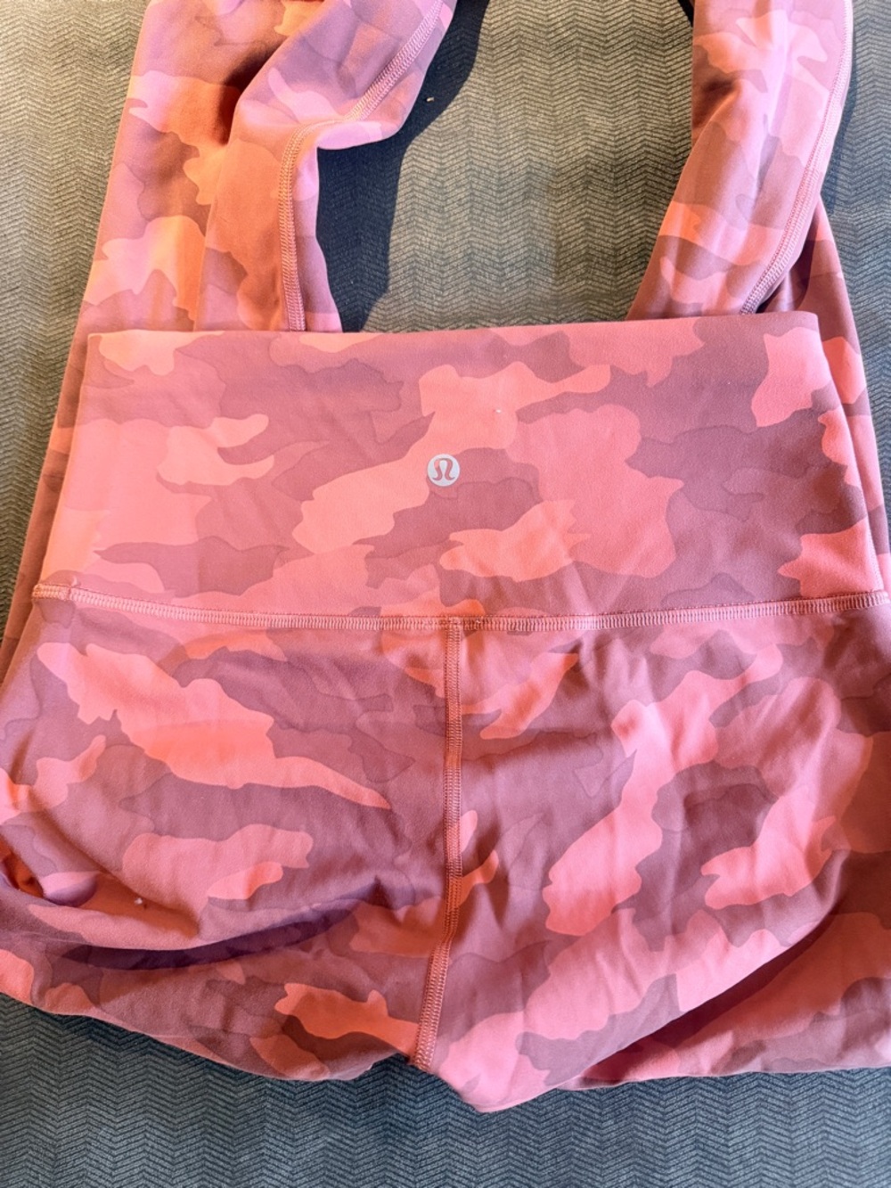 Lululemon Women’s Pink Camo Active Leggings